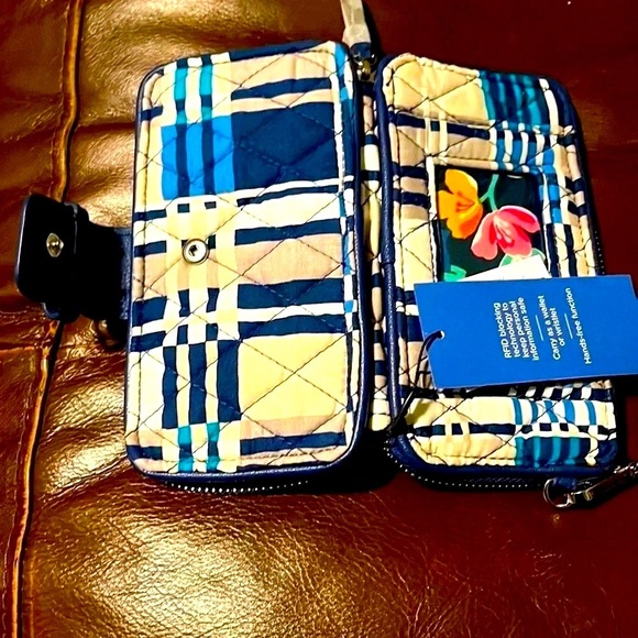 🆕 Vera Bradley Blue and Beige Smartphone Wristlet NWT - Picture 6 of 9